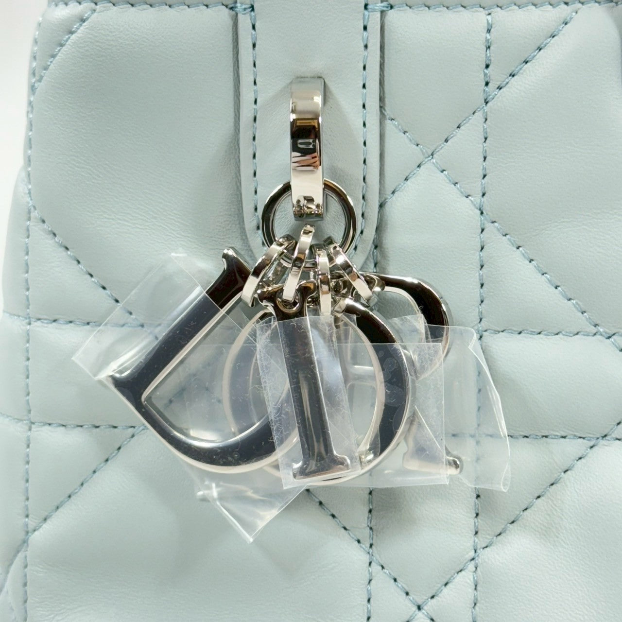 Christian Dior Toujours バーティカル トートバッグ スモール　マクロカナージュ カーフスキン　ペールブルー