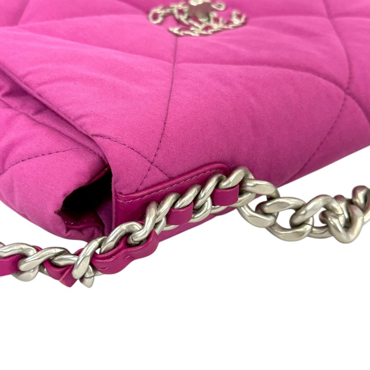 CHANEL シャネル19 サテン 2wayチェーンショルダー ターンロック